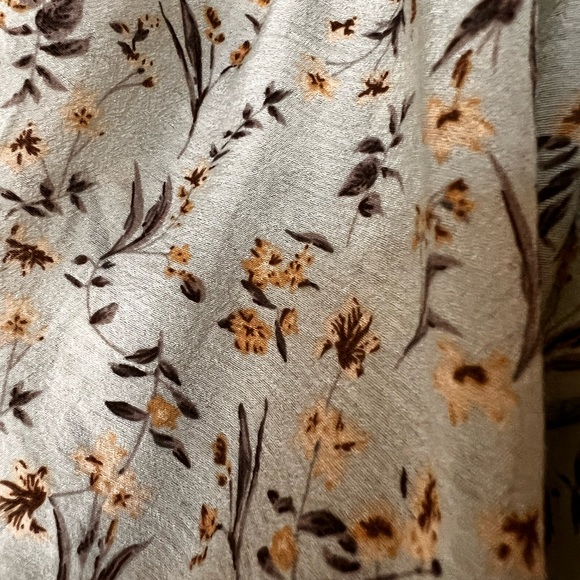 Minkpink dress pistachio with flowers ruched front - Picture 2 of 3